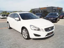 Weiß Gebraucht 2012 Volvo V60 Summum Kombi | 10.890 € (Etwas zu teuer)