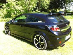 Schwarz metallic Gebraucht 2007 Opel Astra OPC Coupé | 17.800 €