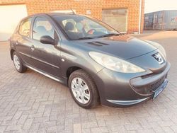 Lack grau shark/metalliclackier (metallic) Gebraucht 2012 Peugeot 206 Kleinwagen | 2.598 € (Guter Preis)