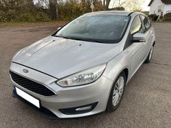 Silber Gebraucht 2015 Ford Focus Trend Limousine | 7.700 € (Guter Preis)