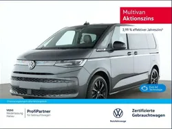 Grau Gebraucht 2024 VW Multivan Style Van / Kleinbus | 55.940 € (Guter Preis)