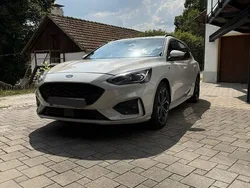 Weiß Gebraucht 2020 Ford Focus ST-Line X Limousine | 20.100 € (Fairer Preis)