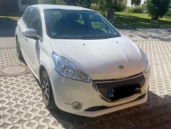 Weiß Gebraucht 2013 Peugeot 208 Active Kleinwagen | 3.800 € (Fairer Preis)
