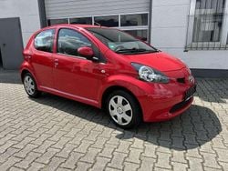 Super red v Gebraucht 2005 Toyota Aygo City Kleinwagen | 2.950 € (Teuer)