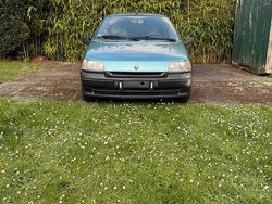 Blau Gebraucht 1994 Renault Clio Kleinwagen | 2.000 €