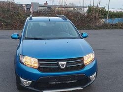 Blau Gebraucht 2015 Dacia Sandero Prestige Limousine | 7.999 € (Fairer Preis)