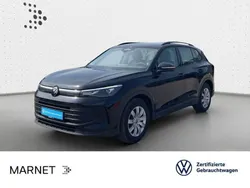 Deep black perleffekt Gebraucht 2024 VW Tiguan Basis SUV | 34.690 € (Guter Preis)