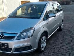 Silber Gebraucht 2005 Opel Zafira Van / Kleinbus | 3.900 € (Teuer)