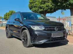 Schwarz Gebraucht 2022 VW Tiguan Allspace R-line SUV | 26.510 € (Fairer Preis)