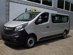 Silber metallic Gebraucht 2015 Opel Vivaro Van | 15.950 € (Etwas zu teuer)