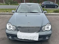 Grau Gebraucht 2004 Mercedes C320 Limousine | 10.900 €