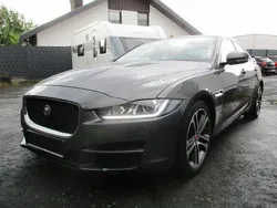 Grau Gebraucht 2017 Jaguar XE Prestige Limousine | 9.800 €