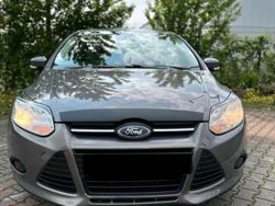 Blau Gebraucht 2011 Ford Focus Limousine | 4.200 €