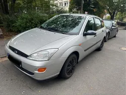 Silber Gebraucht 2001 Ford Focus Limousine | 850 € (Guter Preis)