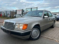 Grau Gebraucht 1993 Mercedes 220 Limousine | 6.990 €