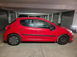 Rot Gebraucht 2009 Peugeot 207 Kleinwagen | 1.950 €