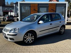 Silber Gebraucht 2004 VW Golf IV Limousine | 8.990 €