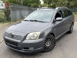 Grau Gebraucht 2005 Toyota Avensis Sol Kombi | 1.800 € (Fairer Preis)