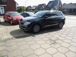 Deep black Gebraucht 2022 VW Tiguan Life SUV | 29.580 € (Fairer Preis)