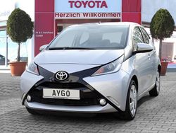 Silber Gebraucht 2017 Toyota Aygo X-play Kleinwagen | 8.750 € (Etwas zu teuer)