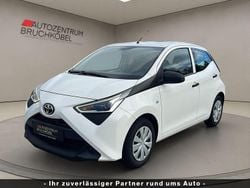 Weiß Gebraucht 2021 Toyota Aygo Kleinwagen | 6.990 € (Guter Preis)