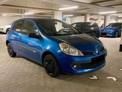 Blau Gebraucht 2006 Renault Clio II Kleinwagen | 2.499 €