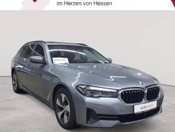Skyscraper grau metallic Gebraucht 2023 BMW 520 Sport Line Kombi | 25.290 € (Fairer Preis)