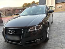 Grau Gebraucht 2010 Audi A3 Sportback Limousine | 5.600 € (Fairer Preis)