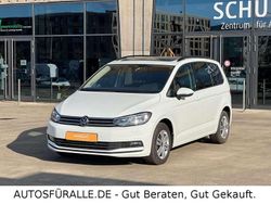 Pure white Gebraucht 2023 VW Touran Comfortline Van / Kleinbus | 32.999 € (Fairer Preis)