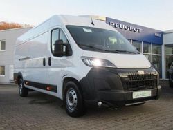 Eisweiß Gebraucht 2024 Peugeot Boxer Van | 27.495 € (Fairer Preis)