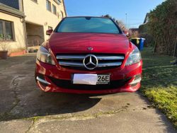 Rot Gebraucht 2016 Mercedes B Electric Drive Van / Kleinbus | 9.900 €