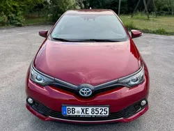 Rot Gebraucht 2019 Toyota Auris Hybrid Team Limousine | 15.600 € (Fairer Preis)