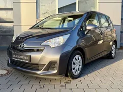 Grau Gebraucht 2012 Toyota Verso-S Life Van / Kleinbus | 8.490 € (Fairer Preis)