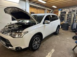 Weiß Gebraucht 2015 Mitsubishi Outlander SUV | 8.400 € (Fairer Preis)