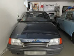 Blau Gebraucht 1991 Opel Kadett Limousine | 4.500 €