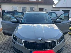 Grau Gebraucht 2019 Skoda Karoq Ambition SUV | 17.500 € (Fairer Preis)