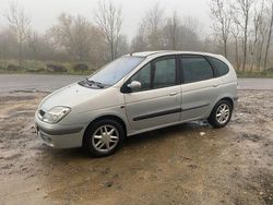 Silber Gebraucht 2002 Renault Scénic Expression Van / Kleinbus | 2.199 € (Teuer)