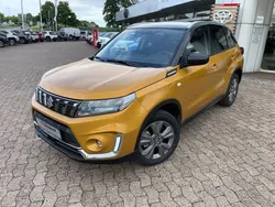 Solar yellow pearl/ cormic bla Neu 2024 Suzuki Vitara Comfort SUV | 26.599 € (Fairer Preis)