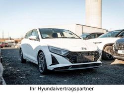 Weiß Gebraucht 2024 Hyundai i20 Trend Limousine | 21.985 € (Teuer)