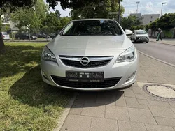 Grau Gebraucht 2010 Opel Astra Innovation Limousine | 4.599 € (Guter Preis)