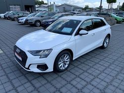 Weiß Gebraucht 2023 Audi A3 Sportback Comfort Limousine | 24.870 € (Guter Preis)