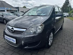 Grau Gebraucht 2010 Opel Zafira Edition Van / Kleinbus | 3.490 € (Fairer Preis)