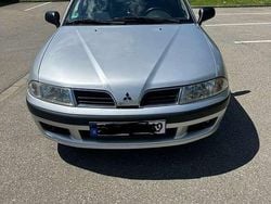 Silber Gebraucht 2001 Mitsubishi Carisma Limousine | 1.500 €