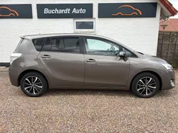 Grau Gebraucht 2017 Toyota Verso Premium Van / Kleinbus | 9.900 € (Fairer Preis)