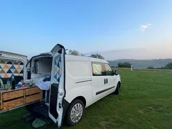 Weiß Gebraucht 2015 Opel Combo Van / Kleinbus | 6.900 €