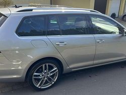 Silber Gebraucht 2019 VW Golf VII Highline Kombi | 18.000 € (Fairer Preis)