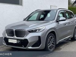 Spacesilber metallic Gebraucht 2023 BMW iX1 Shadowline SUV | 37.999 € (Fairer Preis)