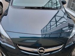 Grün Gebraucht 2015 Opel Astra Edition Kombi | 8.000 € (Guter Preis)