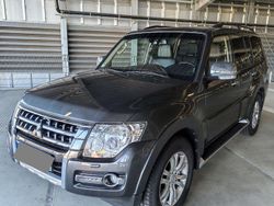 Grau Gebraucht 2016 Mitsubishi Pajero Top SUV | 22.750 € (Fairer Preis)