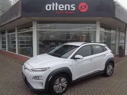 Chalk white Gebraucht 2020 Hyundai Kona Trend SUV | 22.985 € (Fairer Preis)